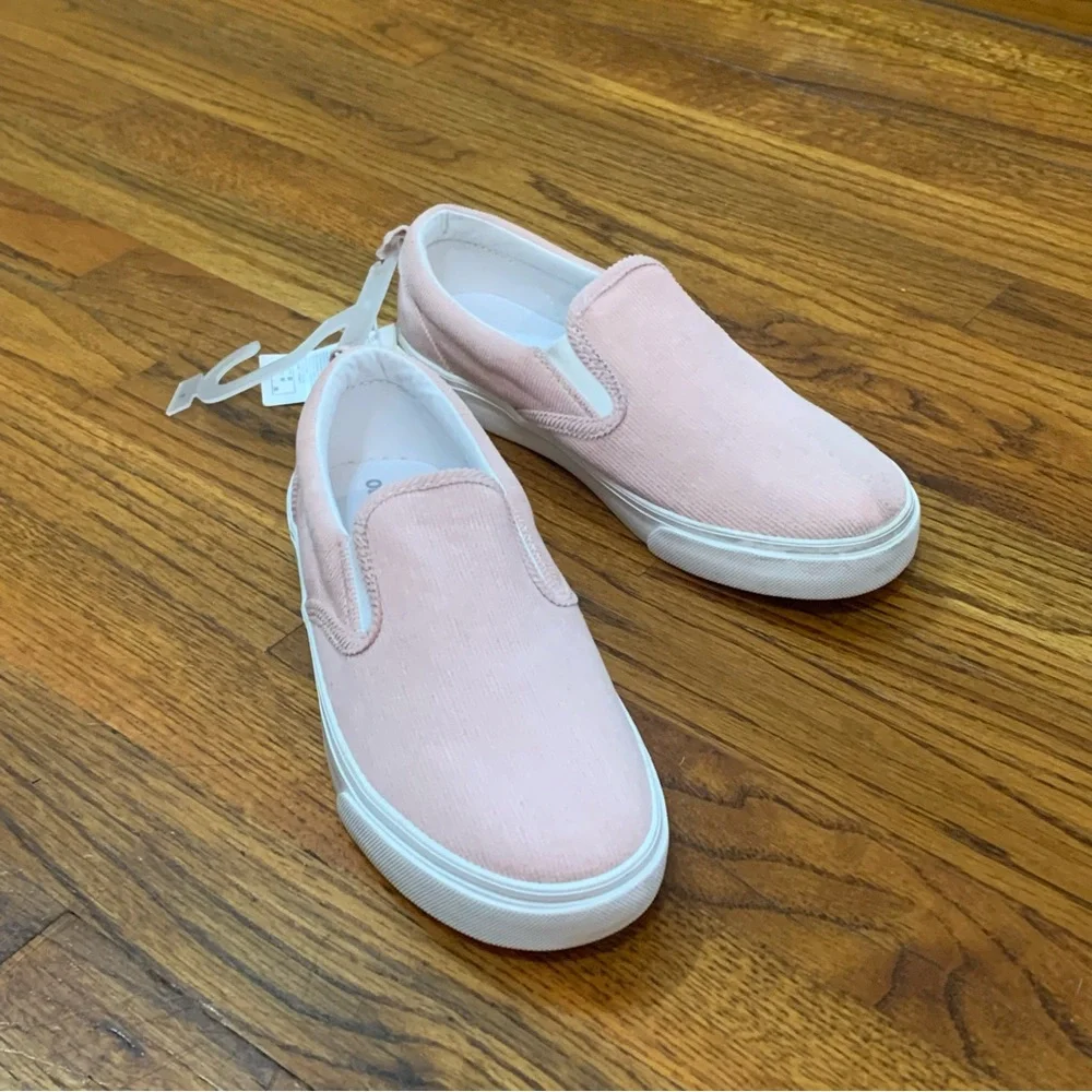 Old Navy Chambray Slip-On Sneaker Shoes NWT Girls Size 4 Smoke Free Home